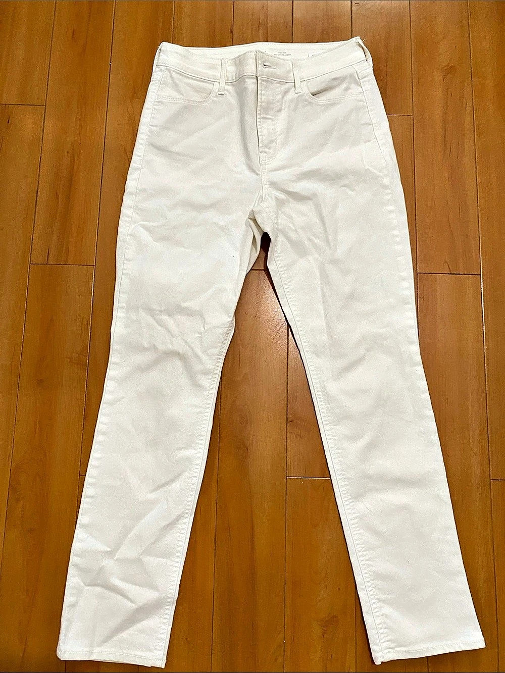 Old Navy High-Rise Wow Straight Jeans White Jeans Size 4 Short